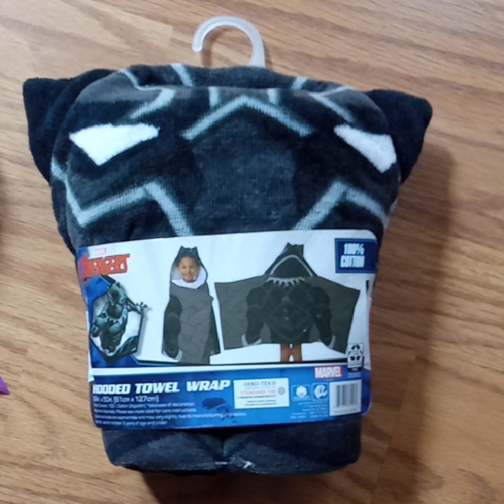 NWT Marvel Avengers Hooded Towel Wrap 24 in x 50 in for kids